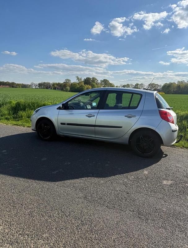Gebraucht Renault Clio II 75 PS (55 kW) 2006 Grau Kleinwagen