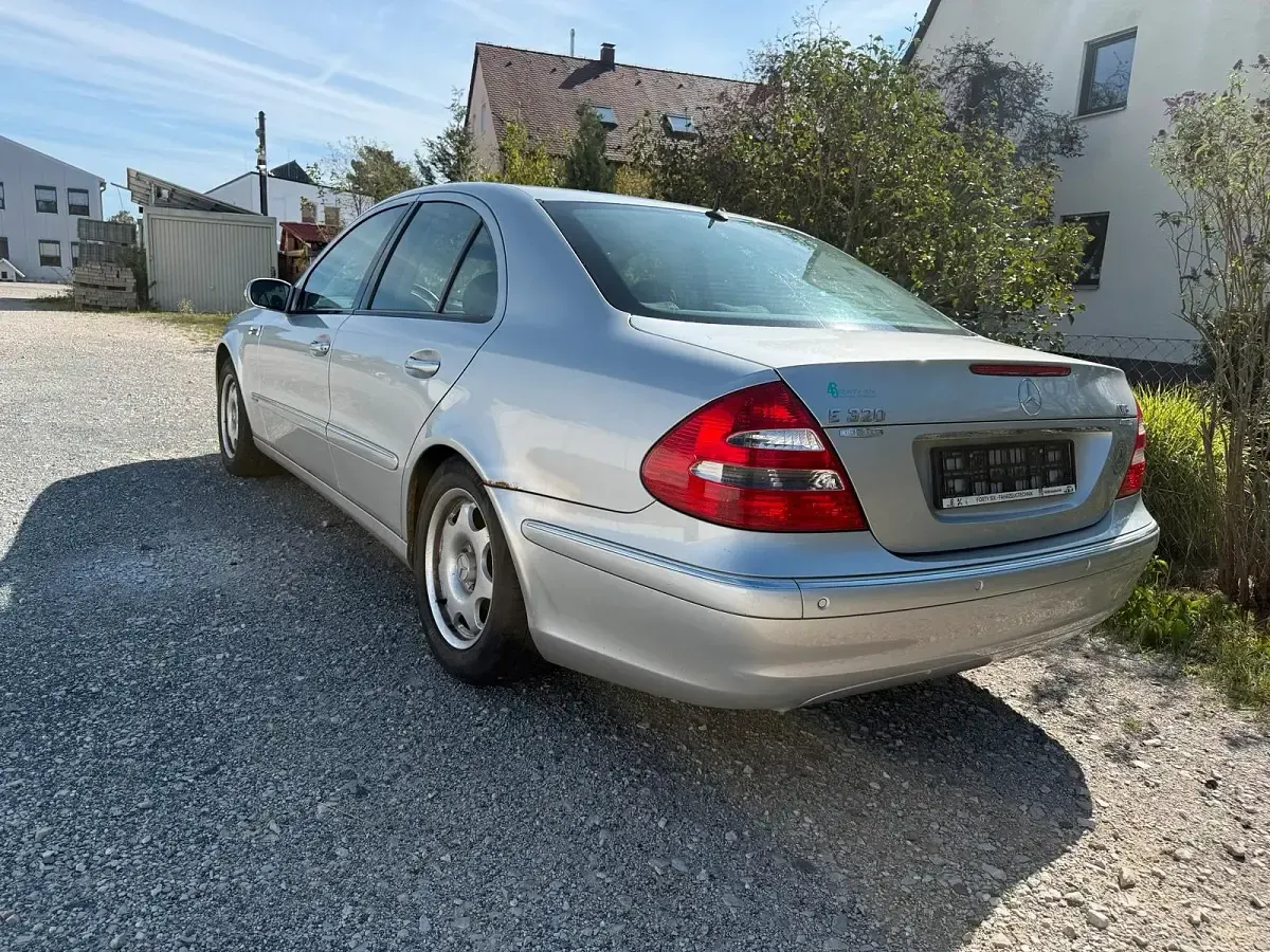 Gebraucht Mercedes E320 225 PS (165 kW) 2004 Silber Limousine