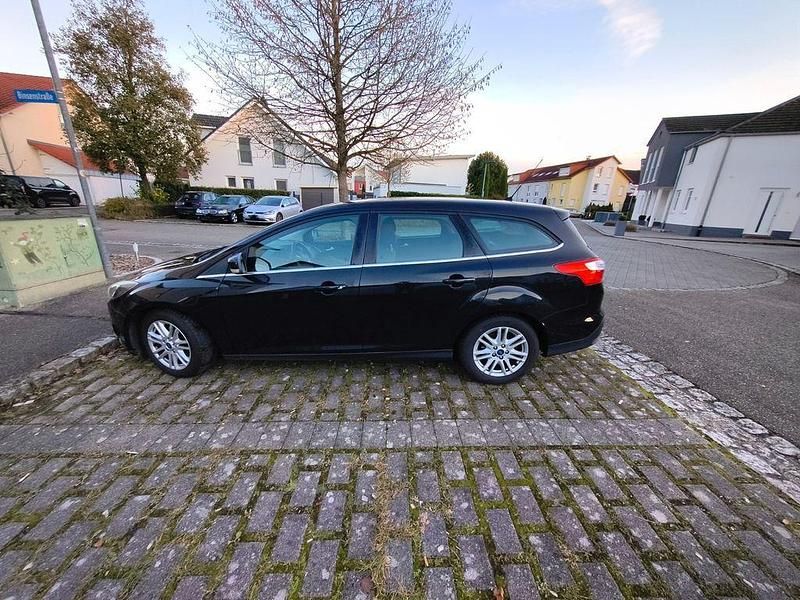 Schwarz Gebraucht 2013 Ford Focus Trend Kombi | 3.970 € (Guter Preis) - Bild 1/4