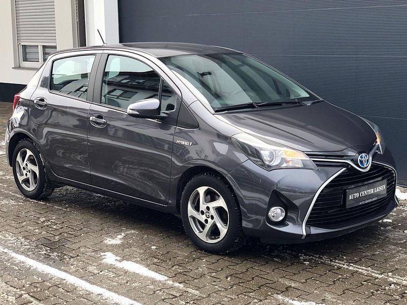Gebraucht Toyota Yaris Hybrid Comfort 101 PS (74 kW) 2015 Grau Kleinwagen