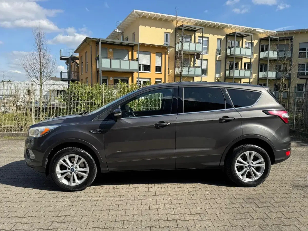 Używany Ford Kuga Titanium 150 KM (110 kW) 2017 SUV