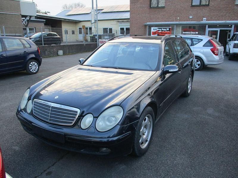 Gebraucht Mercedes E220 150 PS (110 kW) 2004 Schwarz Kombi