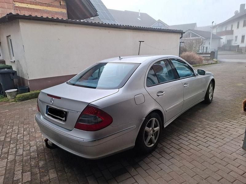 Gebraucht Mercedes E300 Avantgarde 211 PS (155 kW) 2009 Silber Limousine