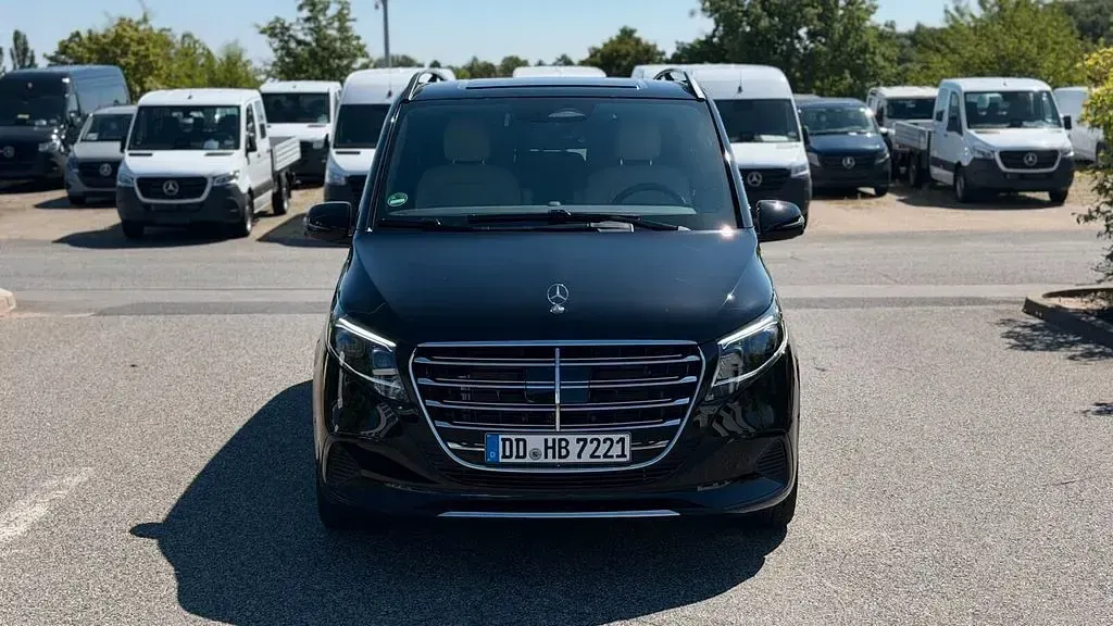 Gebraucht Mercedes V300 Exclusive 231 PS (169 kW) 2026 Obsidianschwarz Van / Kleinbus