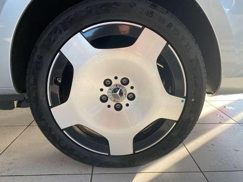 Gebraucht Mercedes V300 237 PS (174 kW) 2025 Hightechsilber Van / Kleinbus