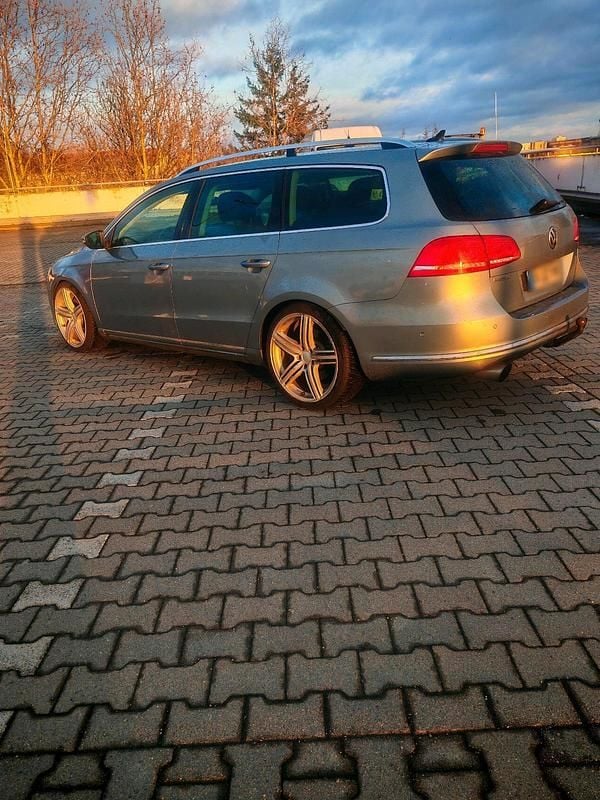 Gebraucht VW Passat R 299 PS (219 kW) 2013 Blau Kombi