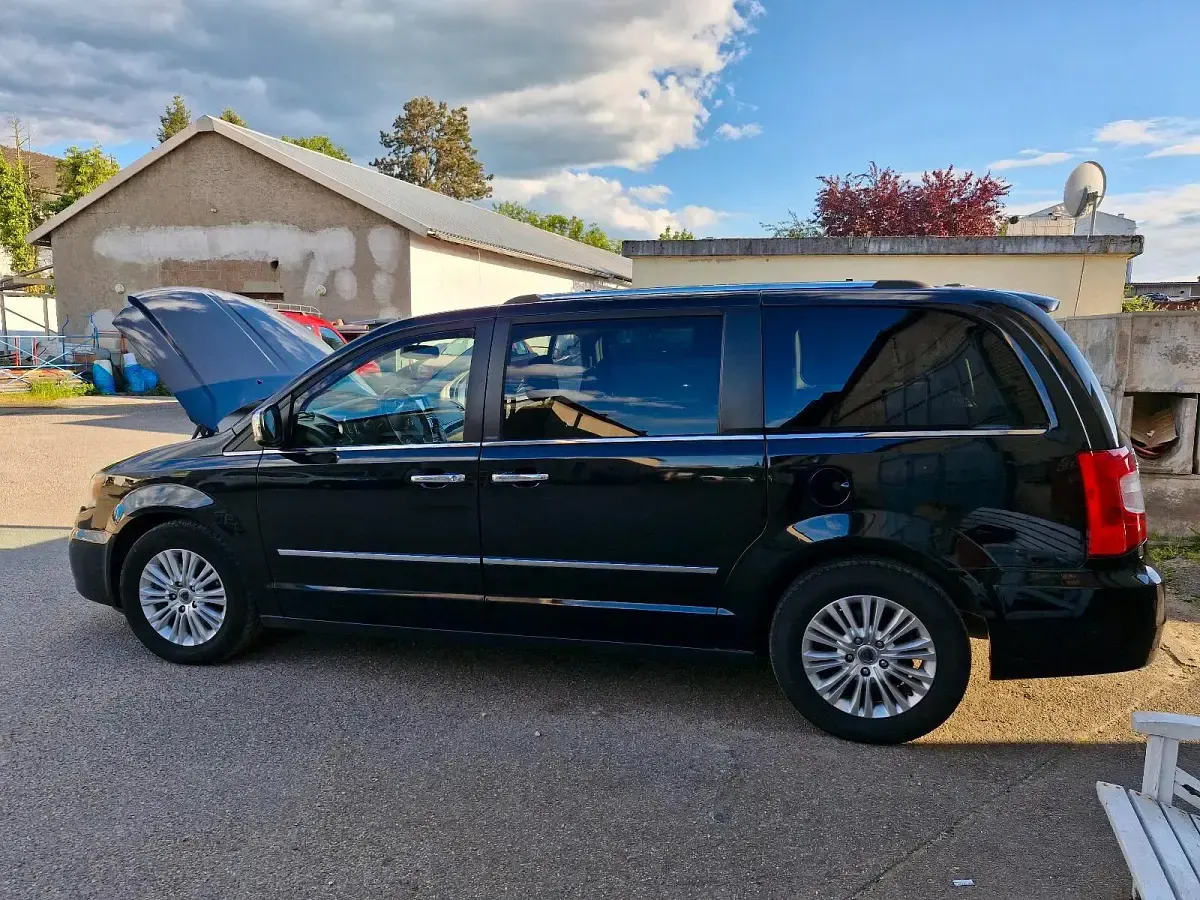 Gebraucht Lancia Voyager 178 PS (130 kW) 2013 Schwarz Van / Kleinbus