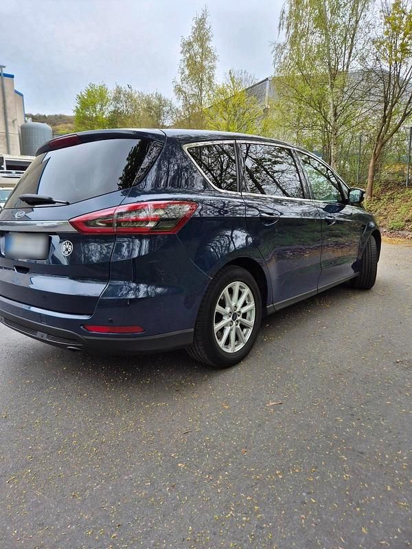 Second-hand Ford S-MAX S 150 CP (110 kW) 2015 Albastru Monovolum