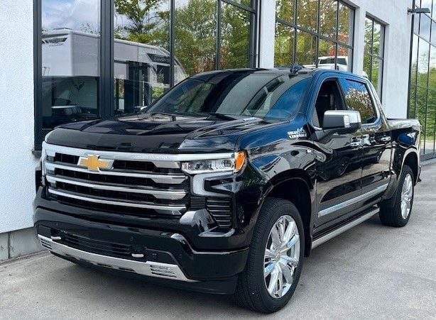 Gebraucht Chevrolet Silverado 309 PS (227 kW) 2024 Schwarz SUV