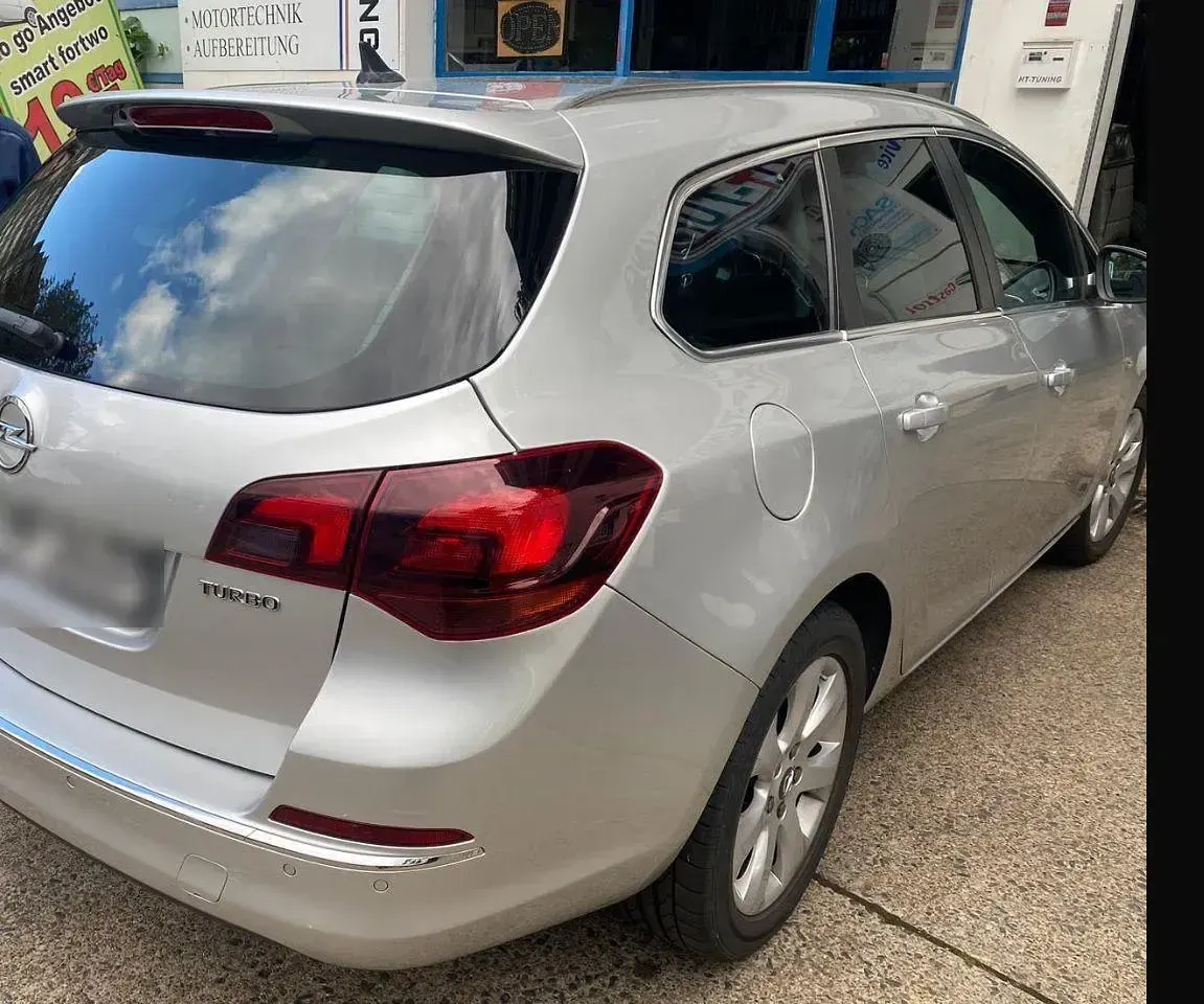 Gebraucht Opel Astra Exklusiv 170 PS (125 kW) 2015 Silber Limousine
