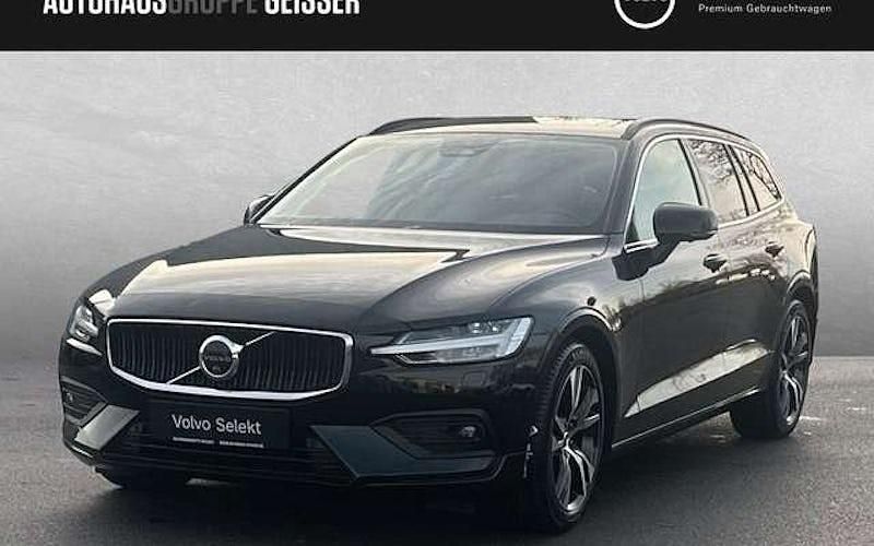 Gebraucht Volvo V60 Core 197 PS (144 kW) 2025 Schwarz Kombi