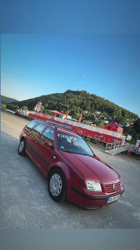 Rot Gebraucht 2003 VW Bora Limousine | 1.750 € (Fairer Preis) - Bild 1/4