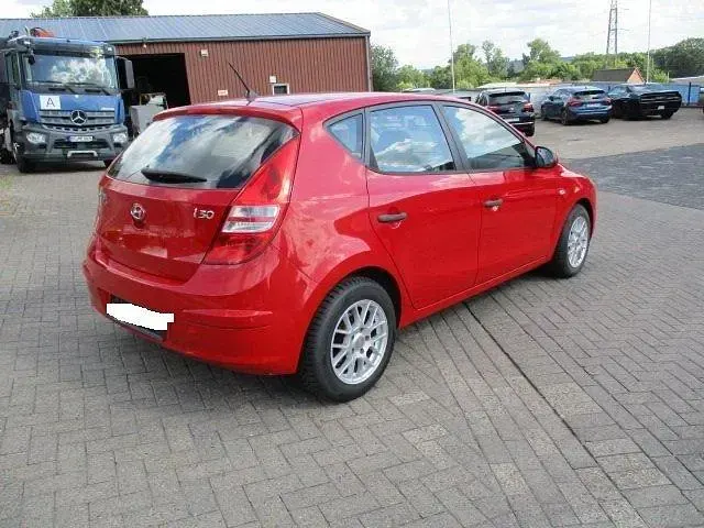 Gebraucht Hyundai i30 110 PS (80 kW) 2010 Rot Limousine