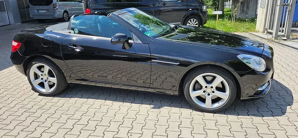 Gebraucht Mercedes SLK300 245 PS (180 kW) 2015 Schwarz Cabrio