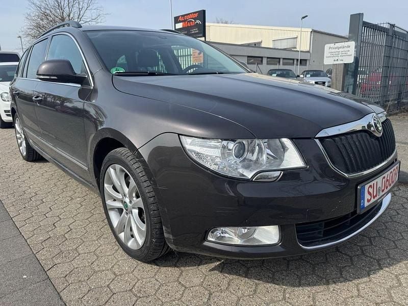 Gebraucht Skoda Superb Elegance 160 PS (117 kW) 2011 Braun Kombi