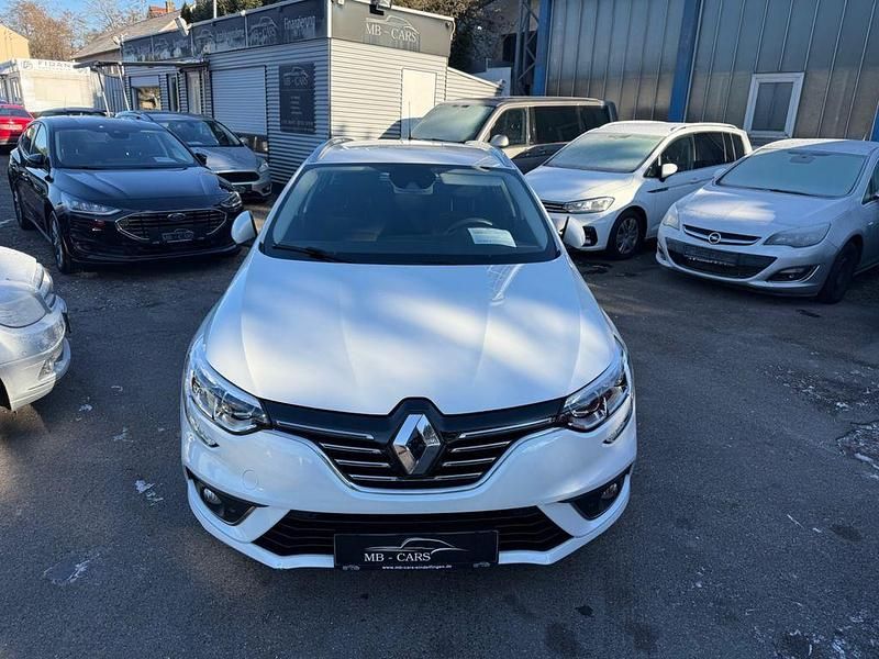 Gebraucht Renault Mégane IV Life 116 PS (85 kW) 2018 Weiß Limousine