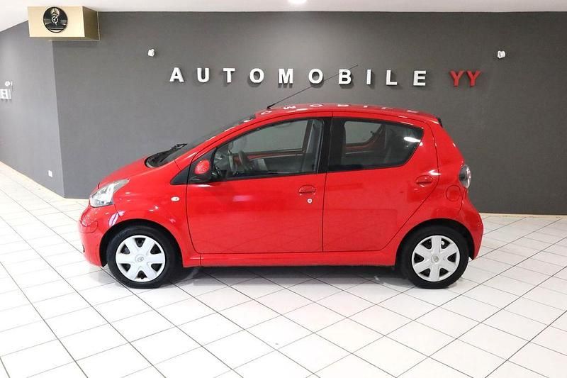 Gebraucht Toyota Aygo Cool 68 PS (50 kW) 2010 Rot Kleinwagen