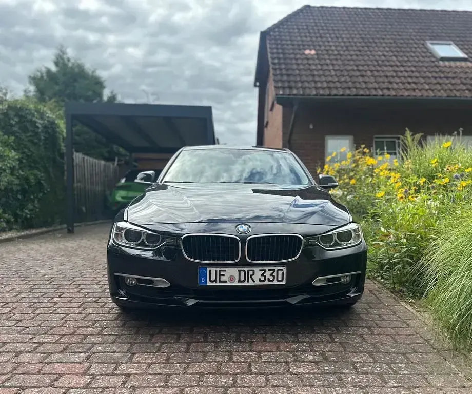 Gebraucht BMW 330 Performance 325 PS (239 kW) 2014 Schwarz Limousine