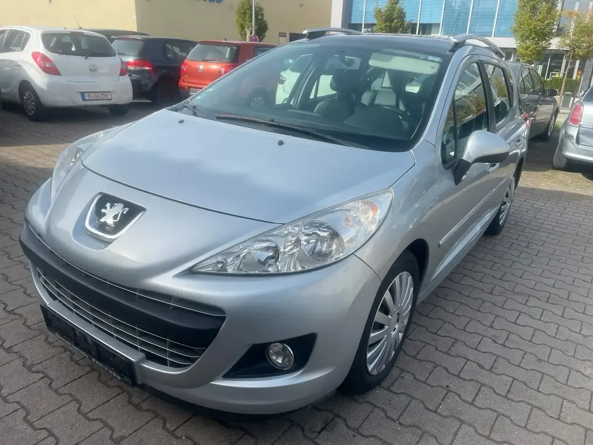 Gebraucht Peugeot 207 112 PS (82 kW) 2012 Silber Kombi
