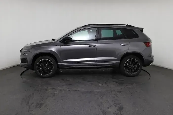 Neu Skoda Karoq SportLine 150 PS (110 kW) 2026 Grau, graphitegrau metallic (5x SUV