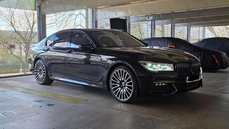 Gebraucht BMW 750 400 PS (294 kW) 2019 Limousine
