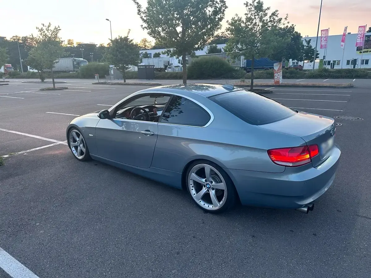 Gebraucht BMW 325 218 PS (160 kW) 2007 Grau Coupé
