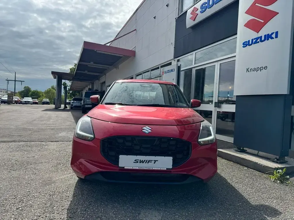 Neu Suzuki Swift Club 82 PS (60 kW) 2026 Rot Kleinwagen