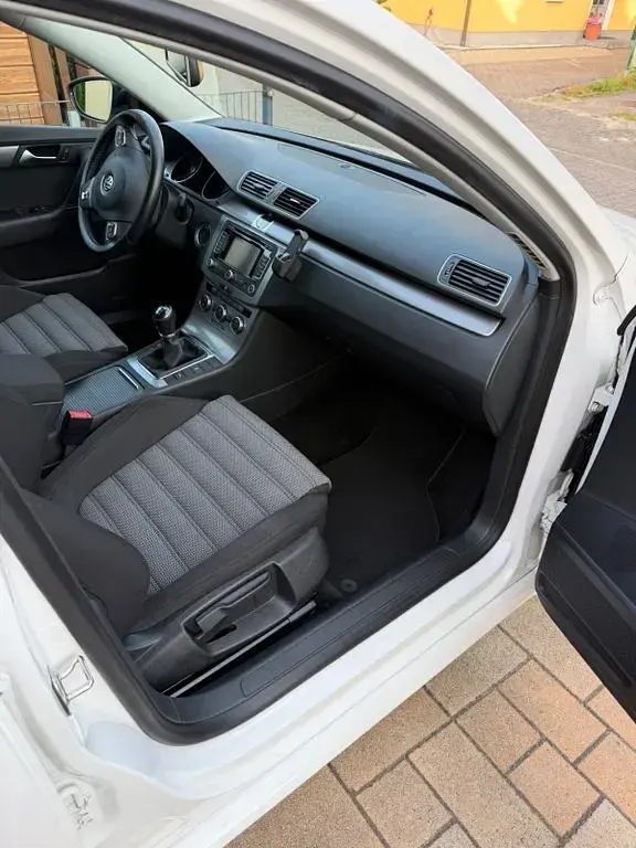 Gebraucht VW Passat Business 160 PS (117 kW) 2014 Weiß Kombi