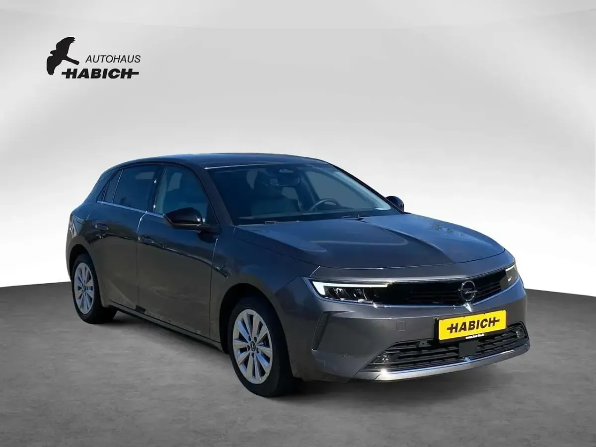 Używany Opel Astra 131 KM (96 kW) 2023 Szary Sedan/Limuzyna