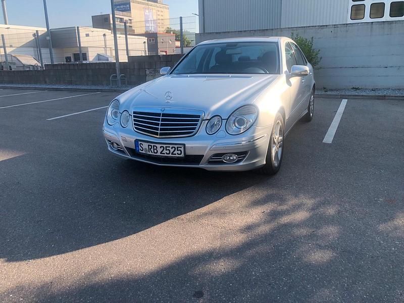 Gebraucht 2008 Mercedes E220 Avantgarde Limousine | 8.200 € (Teuer) - Bild 1/4