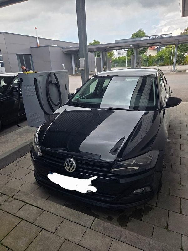 Schwarz Gebraucht 2017 VW Polo Comfortline Kleinwagen | 8.900 € (Etwas zu teuer) - Bild 1/4