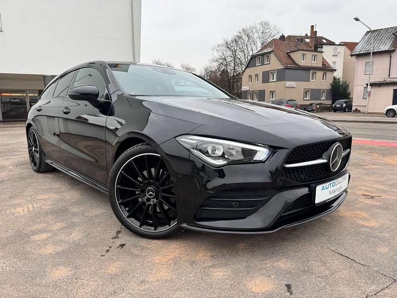 Nachtschwarz unilack Gebraucht 2021 Mercedes CLA200 AMG line Kombi | 31.500 € (Teuer) - Bild 1/4