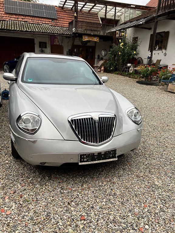 Silber Gebraucht 2004 Lancia Thesis Limousine | 3.850 € - Bild 1/4