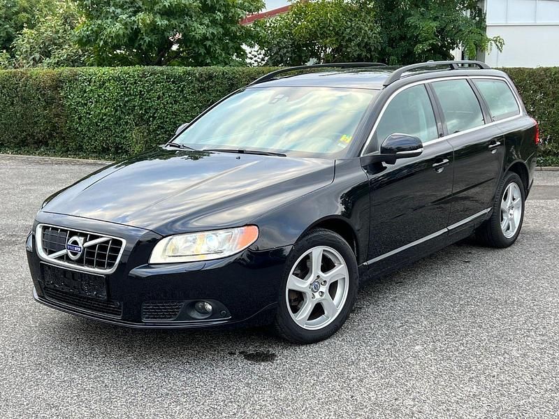 Schwarz Gebraucht 2012 Volvo V70 Momentum Kombi | 6.980 € (Superpreis) - Bild 1/4
