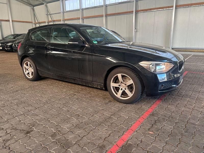 Gebraucht BMW 114 102 PS (75 kW) 2012 Schwarz Kleinwagen