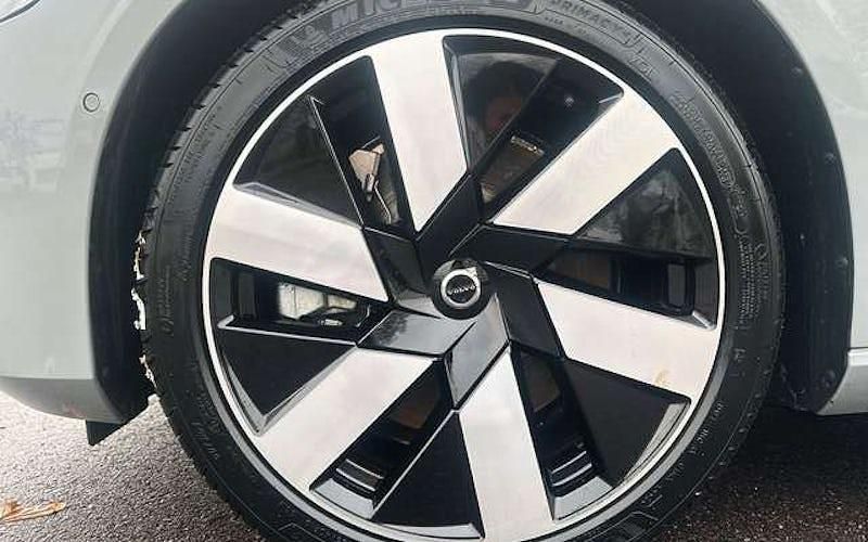 Gebraucht Volvo V60 Plus 350 PS (257 kW) 2025 Grau Kombi