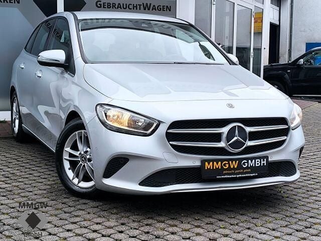 Silber Gebraucht 2020 Mercedes B180 Style Van / Kleinbus | 20.990 € (Fairer Preis) - Bild 1/4