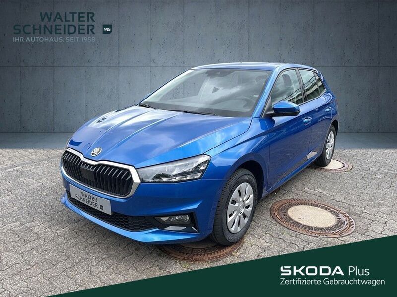 Raceblau metallic Gebraucht 2025 Skoda Fabia Essence Limousine | 17.490 € (Fairer Preis) - Bild 1/4