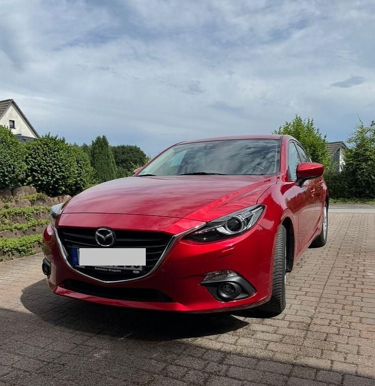 Rot Gebraucht 2016 Mazda 3 Nakama Limousine | 13.900 € (Fairer Preis) - Bild 1/4