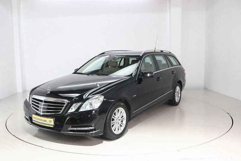 Schwarz Gebraucht 2011 Mercedes E350 Elegance Kombi | 12.980 € (Superpreis) - Bild 1/4