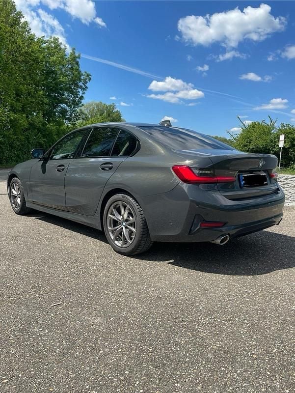 Gebraucht BMW 330 258 PS (189 kW) 2019 Grau Limousine