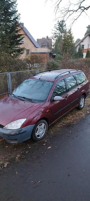 Rot Gebraucht 2001 Ford Focus Kombi | 799 € (Fairer Preis) - Bild 1/4