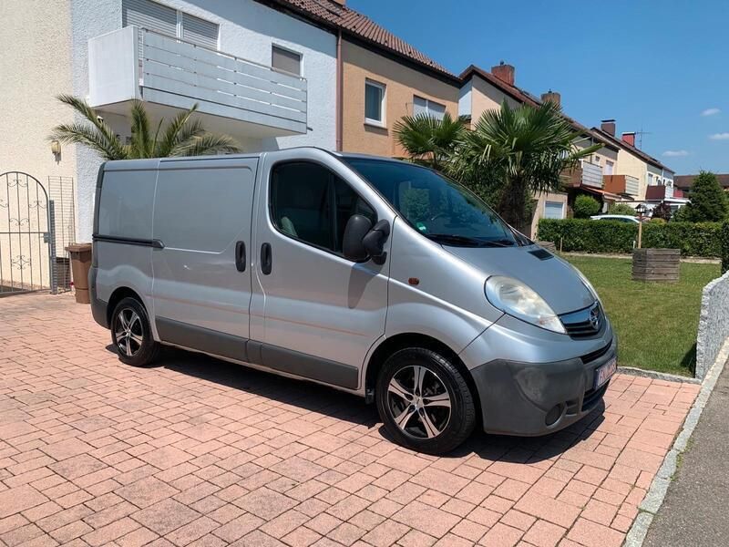 Silber Gebraucht 2008 Opel Vivaro Van | 4.990 € (Guter Preis) - Bild 1/4