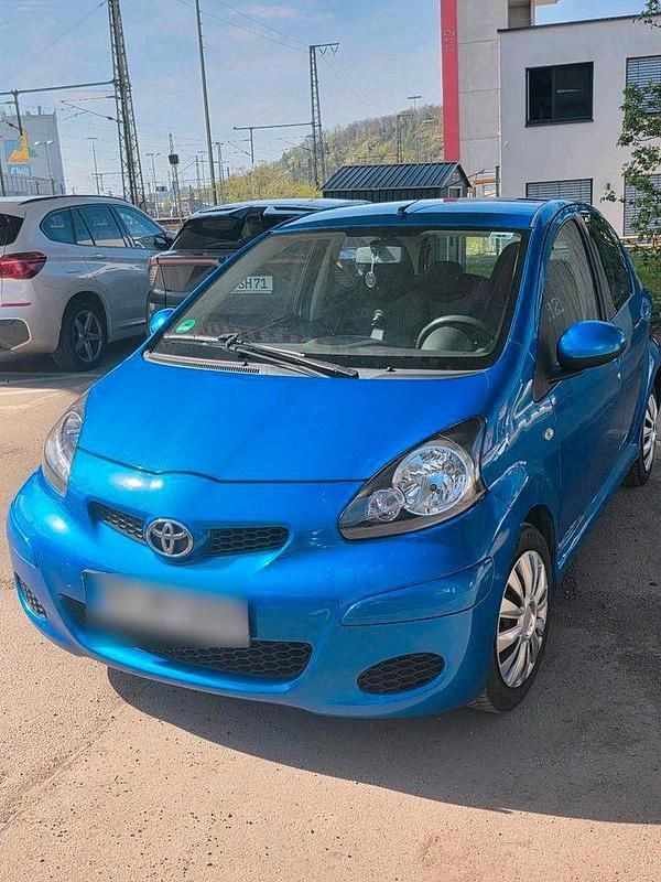 Gebraucht Toyota Aygo 68 PS (50 kW) 2010 Blau Kleinwagen