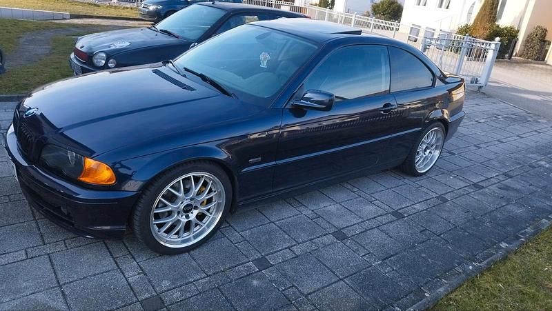 Gebraucht BMW 325 197 PS (144 kW) 2002 Blau Coupé