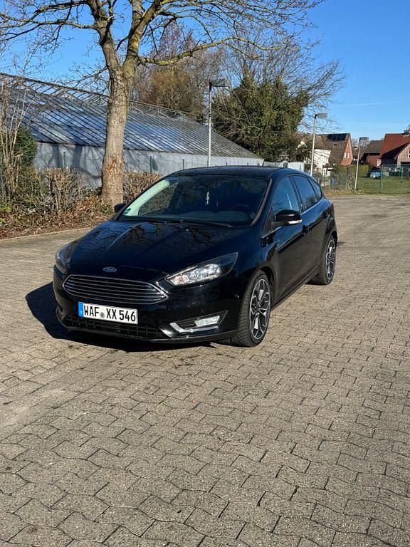 Gebraucht Ford Focus Titanium 120 PS (88 kW) 2016 Schwarz Limousine