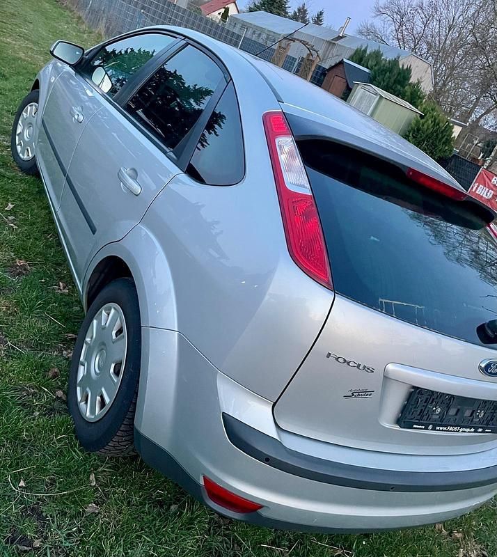 Gebraucht Ford Focus 101 PS (74 kW) 2007 Silber Kleinwagen