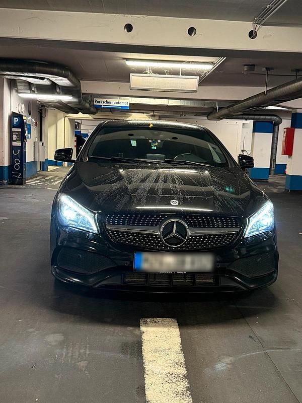 Schwarz Gebraucht 2018 Mercedes CLA220 AMG Limousine | 15.450 € (Superpreis) - Bild 1/4
