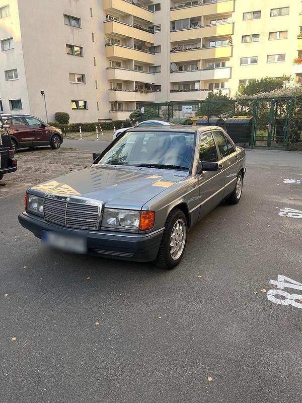 Grau Gebraucht 1992 Mercedes 190 Limousine | 5.900 € - Bild 1/4