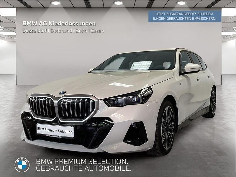 Weiß Gebraucht 2024 BMW 520 Comfort Edition Kombi | 48.999 € (Superpreis) - Bild 1/2